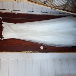 Exclusives sz 4 sweetheart cream and gold sequined prom gown pit 14 inches